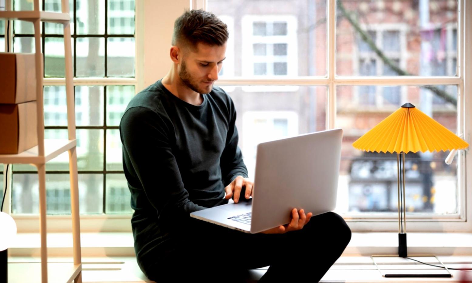 Bureau moderne avec outils de planification financière